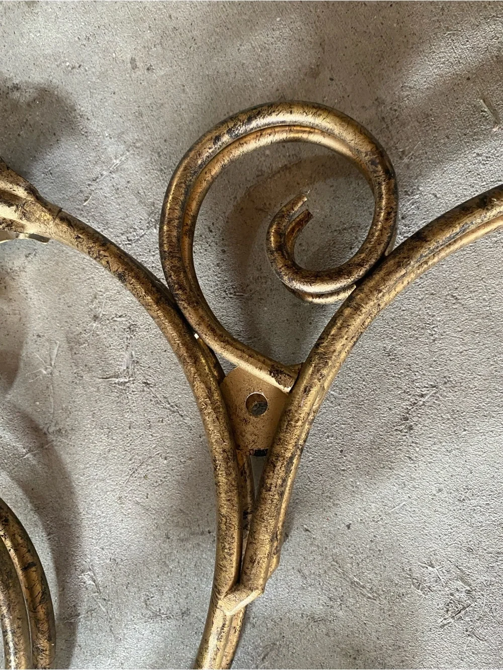 Ornate Metal Scroll Wall Decor in Gold - Elegant Home Accent